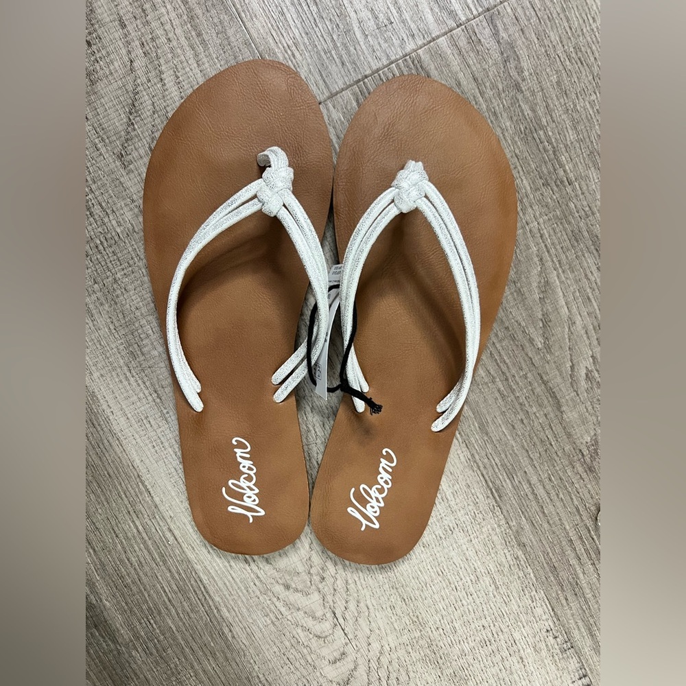 NWT Volcom Silver Tan Sandals Slippers Sz 10